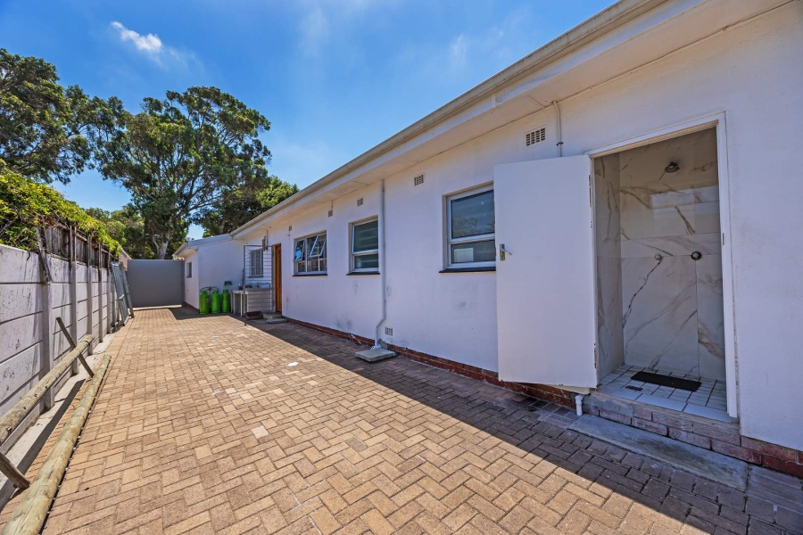 5 Bedroom Property for Sale in Panorama Western Cape